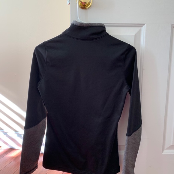 Women’s Black extra small Northface zip up - Picture 2 of 2